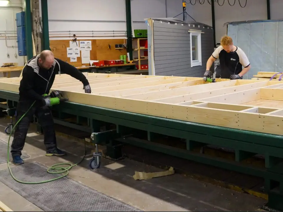 Bildet viser ansatte hos Bredesen Opset Prefab