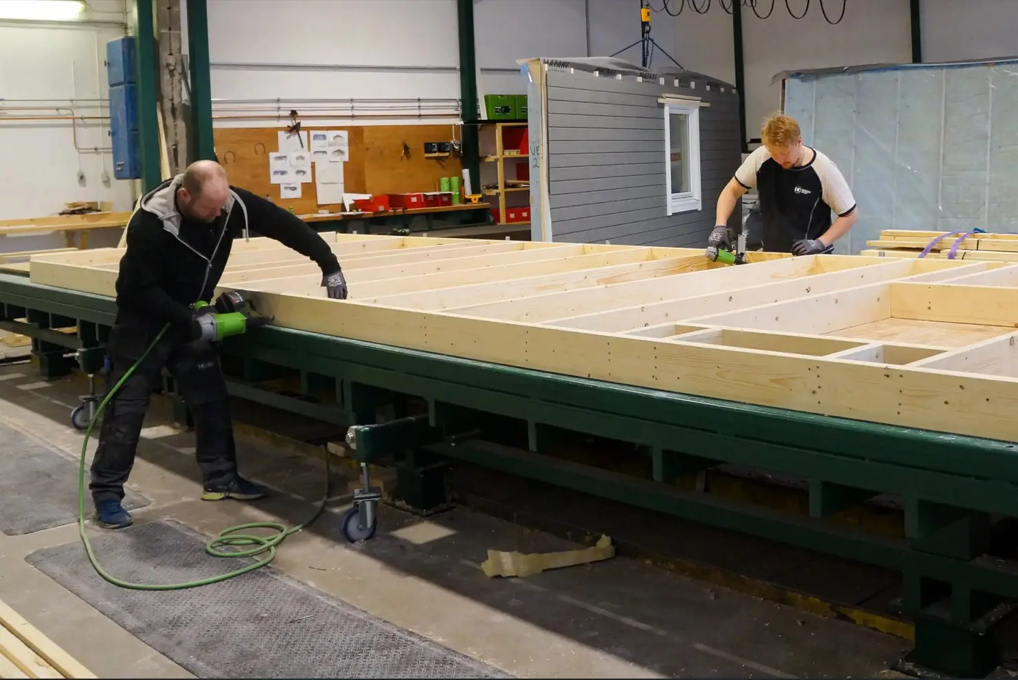 Bildet viser ansatte hos Bredesen Opset Prefab
